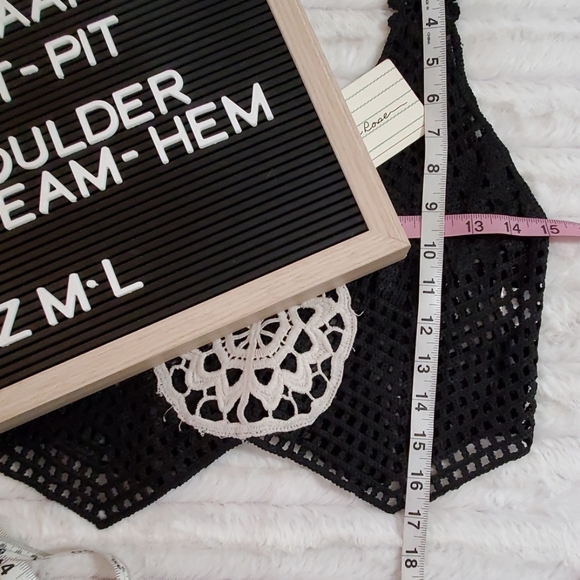Native Rose black crocheted top white center crop lightweight NWT - Picture 7 of 8